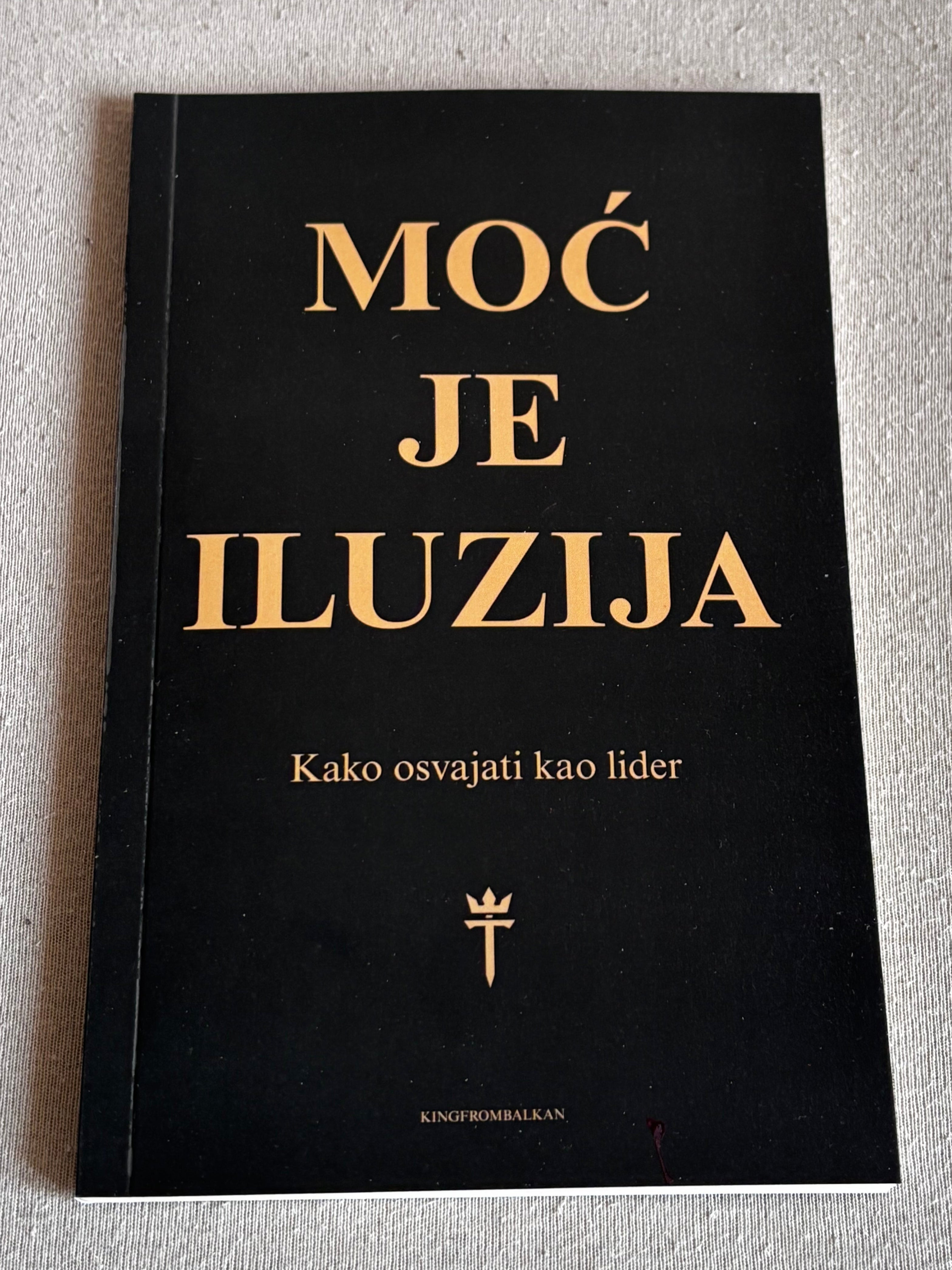 Moć je Iluzija: Kako Osvajati Kao Lider - FIZIČKA KNJIGA